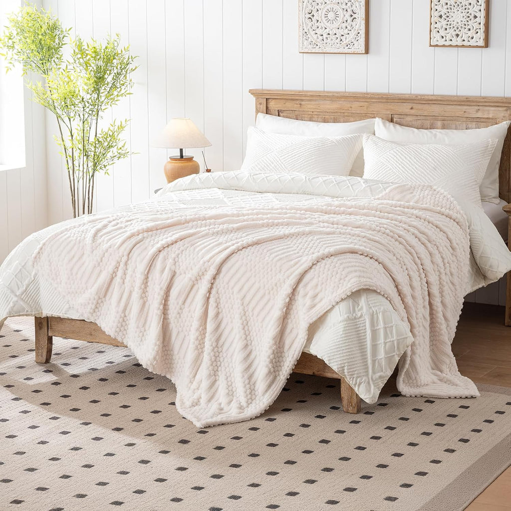 Soft and Fluffy Fleece Throw Blanket