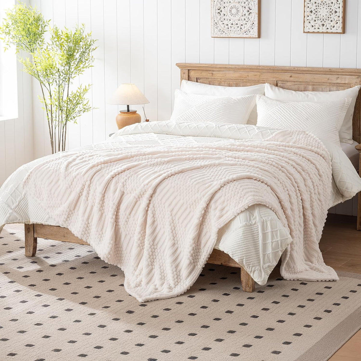 Soft and Fluffy Fleece Throw Blanket